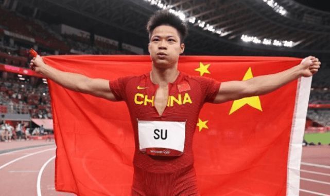 翌日一早，刘曼琼便从床上爬了起来，本以为叶辰肯定还在房间里休息，可当她来到楼下的时候才发现，叶辰已经吃过了早餐，准备出门了。